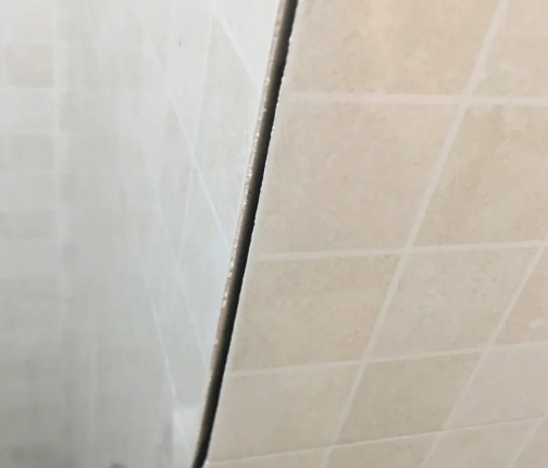 菏泽瓷砖空鼓维修公司分享阳台瓷砖脱落的修复过程可以分为以下几个步骤