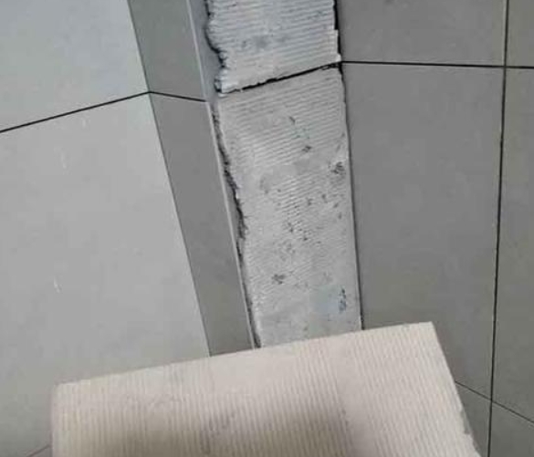 菏泽瓷砖空鼓维修公司分享下厨房瓷砖脱落的补救措施。